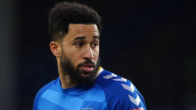 Andros Townsend assina pelo Luton Town