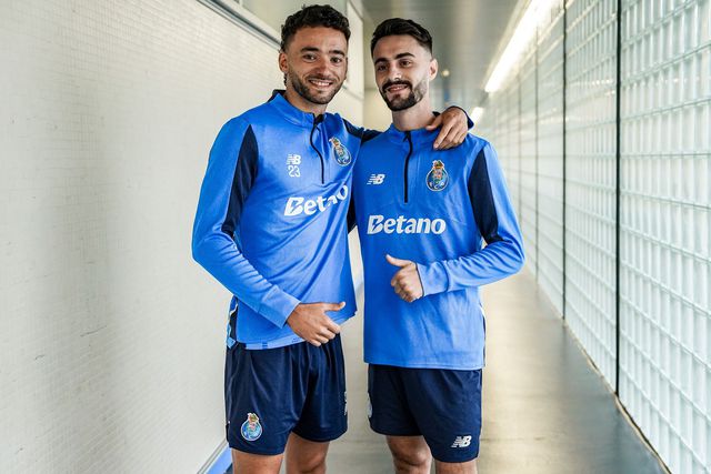 'Jornalista' Fábio Vieira entrevista o amigo João Mário