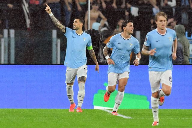 Lazio multada e com parte do estádio fechada frente ao FC Porto devido a cânticos racistas