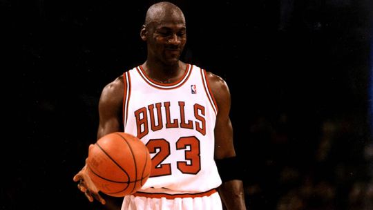 Camisola usada por Michael Jordan em 1997 vai a leilão