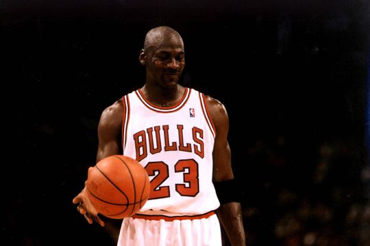 Camisola usada por Michael Jordan em 1997 vai a leilão