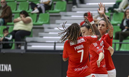 Benfica esmaga Sporting no dérbi feminino