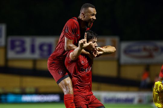 Brasil: Pepa leva Sport Recife a vitória categórica em casa do líder