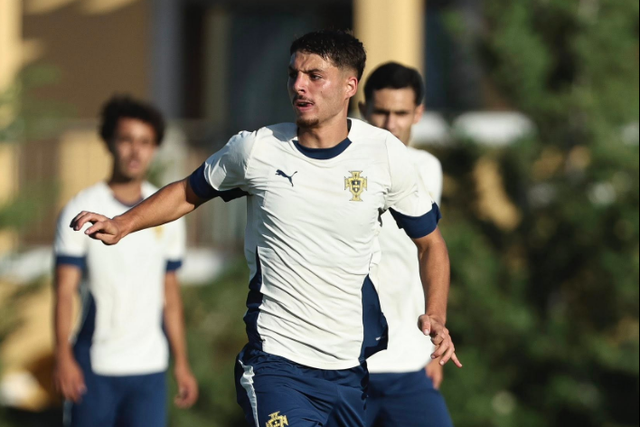 Camisola 14 dos azuis e brancos do Minho está ao serviço dos sub-21 - Foto: Famalicão