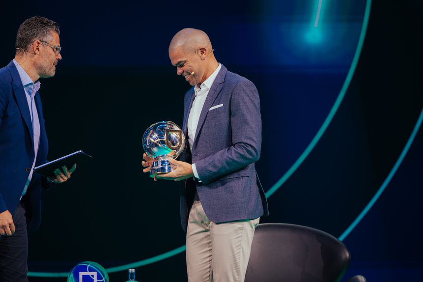 Pepe ao lado de Pedro Pinto no Portugal Football Summit - Foto: Summit