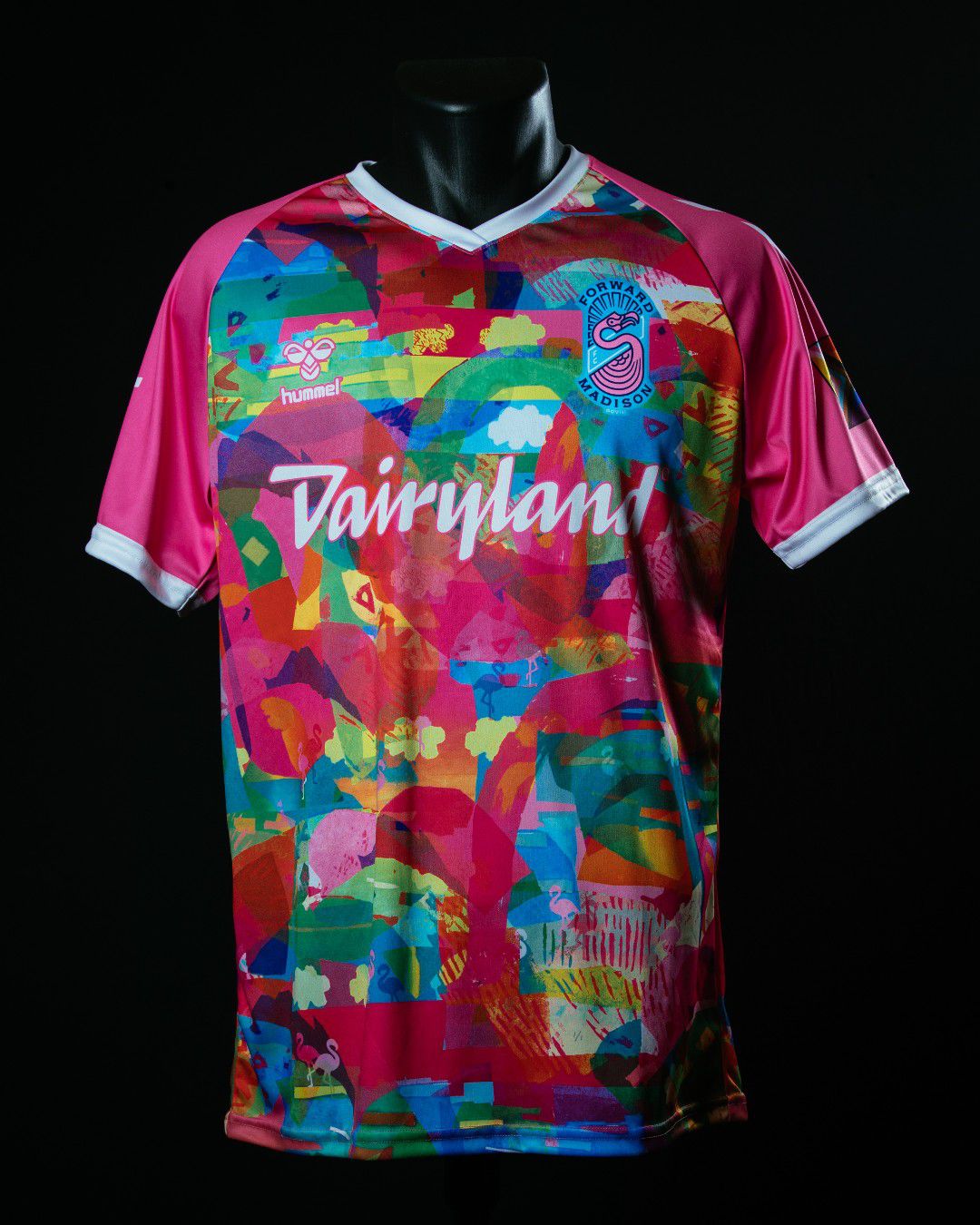 O Forward Madison, do Winsconsin, nos EUA - compete na USL League One, que corresponde à terceira divisão - lançou uma camisola especial Pride, com as vendas a reverter para programas LGBT