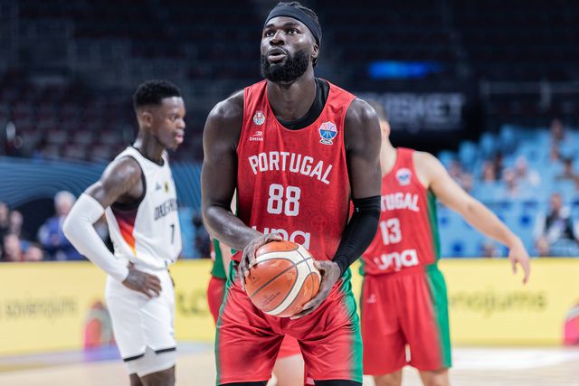 Neemias Queta, jogador da Seleção Nacional de basquetebol, no Eurobasket 2025, onde Portugal participou. IMAGO