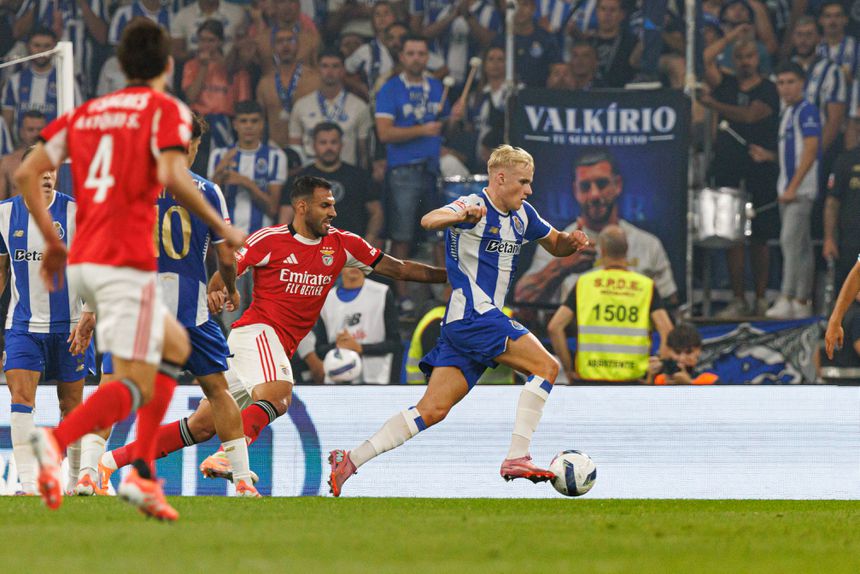 Dinamarca, de Froholdt (FC Porto), recebe a Grécia, de Pavlidis (Benfica), jogo de apuramento para o Mundial-2026 - Foto: Imago