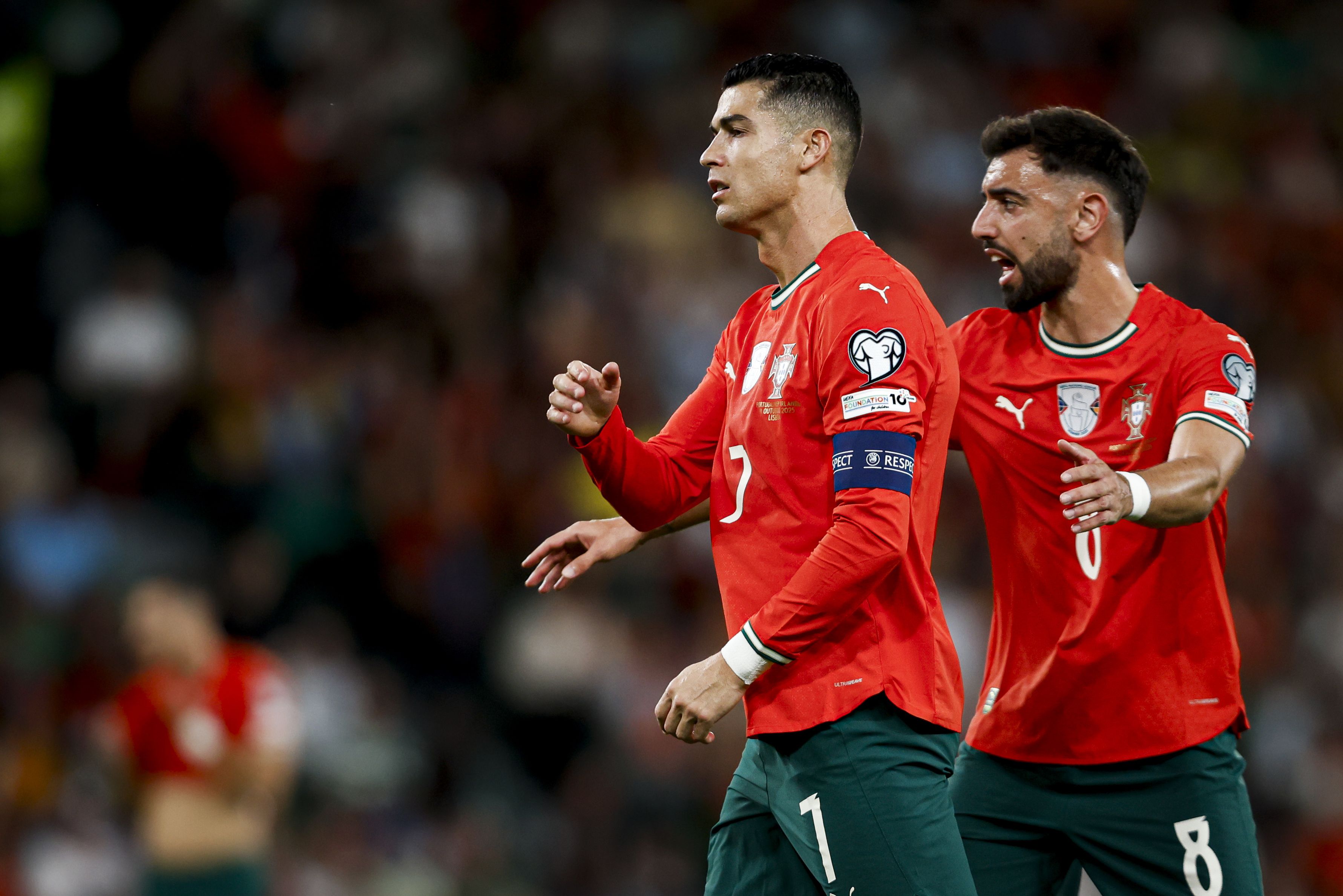 Cristiano Ronaldo e Bruno Fernandes no Portugal-Irlanda