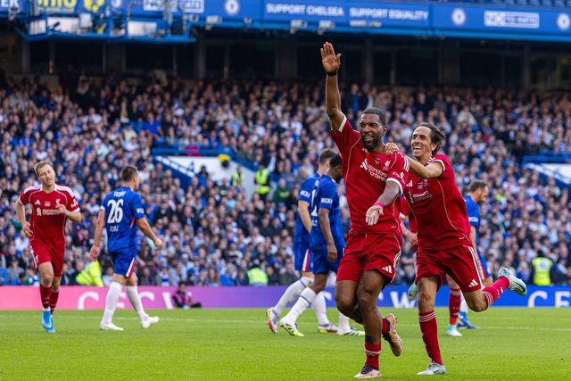 Veteranos do Liverpool vingam-se do Chelsea com dedicatória a Diogo Jota