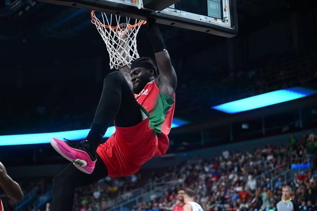 O jogador Neemias Queta, jogador da Seleção Nacional de basquetebol, no Eurobasket 2025