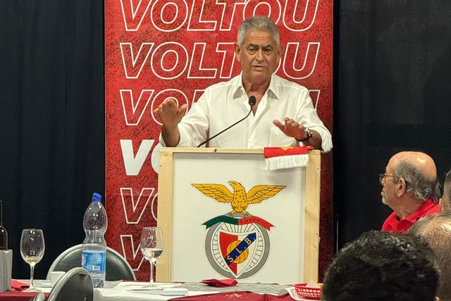 Vieira discursa na Casa do Benfica de Gaia — Foto: D. R.