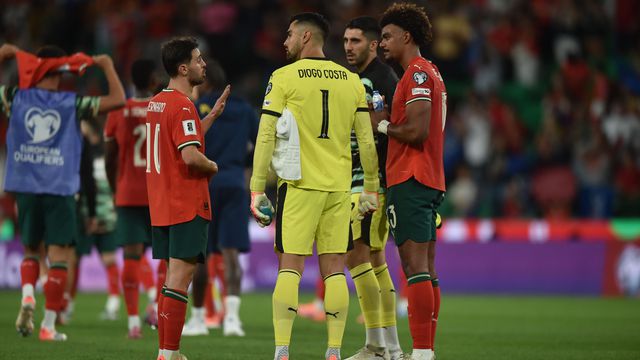 Bernardo Silva, Diogo Costa e Renato Veiga no final do jogo de Portugal frente à Irlanda - Foto: Miguel Nunes