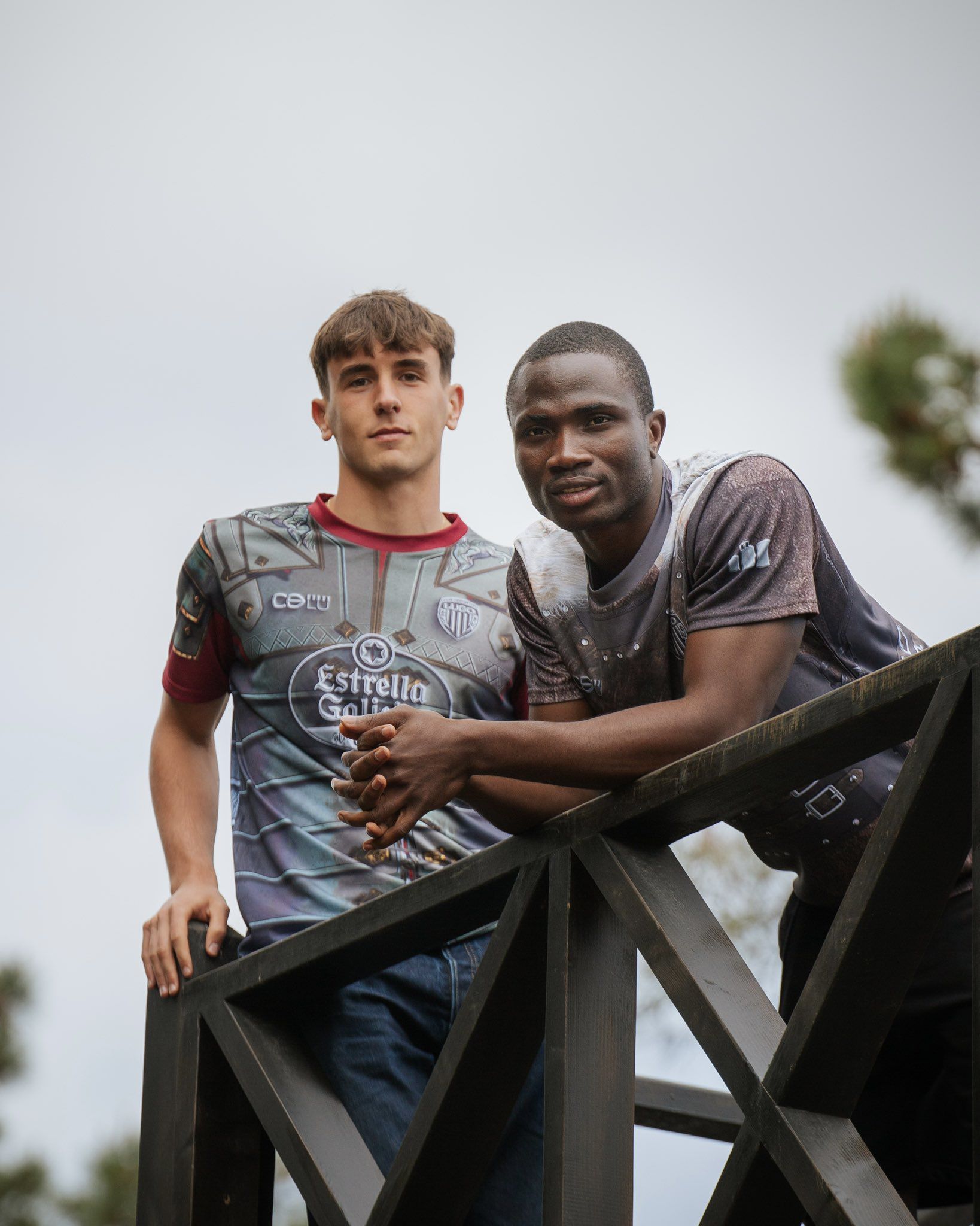 O Lugo, de Espanha, é já famoso por camisolas fora da caixa - já teve uma com padrão de cerveja - mas este ano lançou duas edições especiais