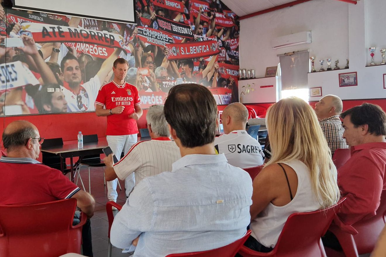Martim Mayer em sessão de esclarecimento na Casa do Benfica de Vendas Novas — Foto: D. R.
