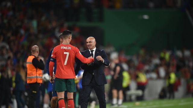 Roberto Martínez cumprimenta Cristiano Ronaldo no final da vitória de Portugal frente à Irlanda - Foto: Miguel Nunes