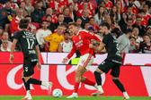 Jakupovic pressiona Palhinha na Luz - Foto: Manuel de Almeida/LUSA