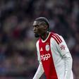 Jorthy Mokio joga no Ajax — Foto: Imago