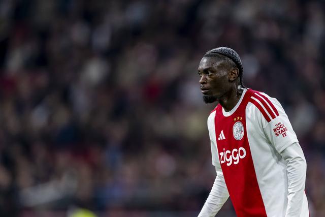 Jorthy Mokio joga no Ajax — Foto: Imago