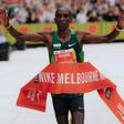 Eliud Kipchoge a cortar a meta em Melbourne - Foto: X/DSM - Firmenich Running Team