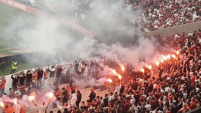 Pirotecnia na Luz durante o Benfica-V. Guimarães