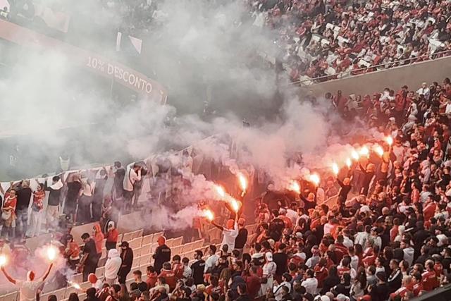 Pirotecnia na Luz durante o Benfica-V. Guimarães
