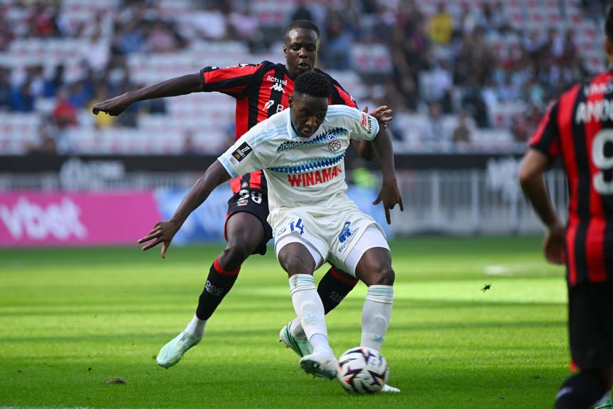 Dário Essugo em ação contra o Nice - Foto: IMAGO