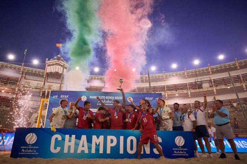 Seleção Nacional de futebol de praia conquistou o Mundialito realizado em Espanha (foto FPF)