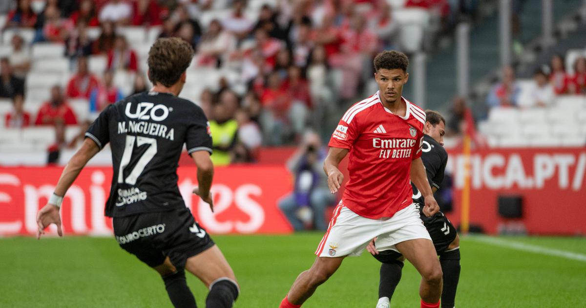 Benfica's Alexander Bah exits due to family issue, Marco Silva praises