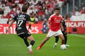 Alexander Bah durante o jogo com o Vitória de Guimarães
