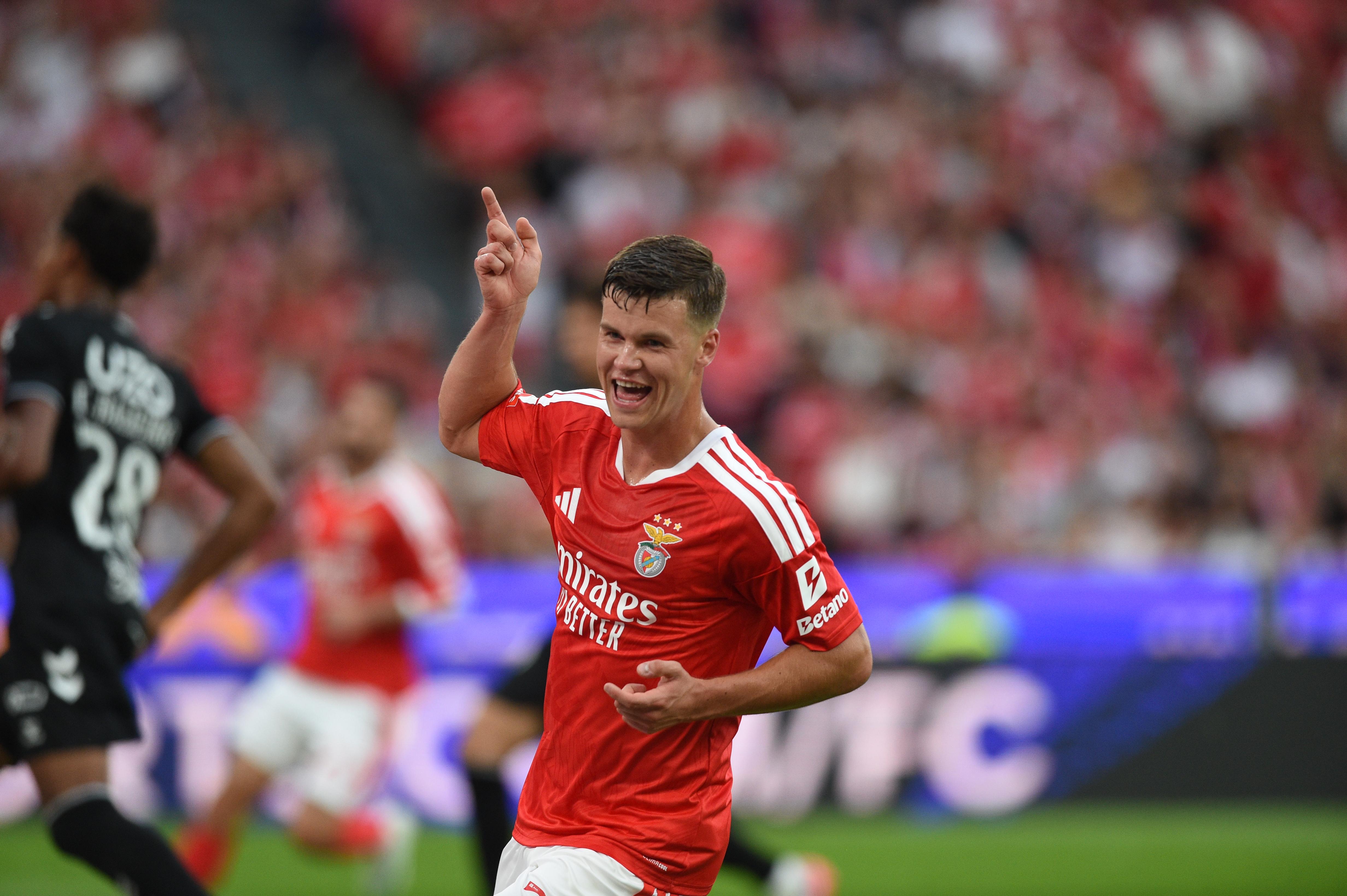 Dahl a celebrar golo - Foto: Sérgio Miguel Santos