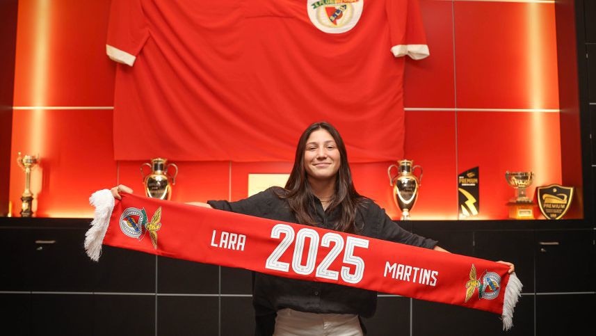 OFICIAL: Lara Martins assina contrato profissional com o Benfica