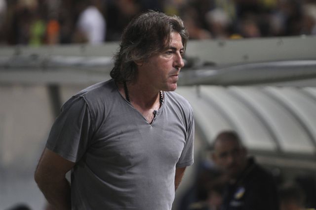 Oitava vitória seguida para Sá Pinto no APOEL