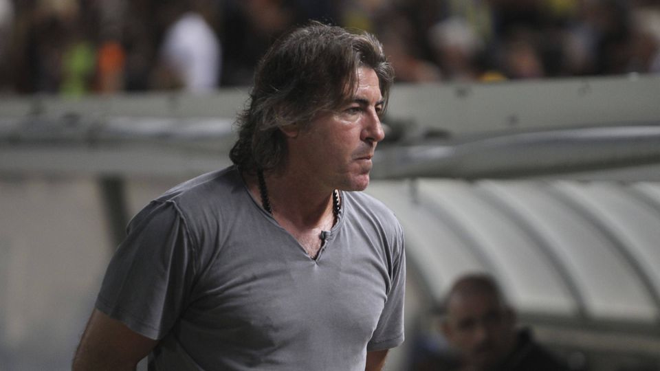 Chipre: Ricardo Sá Pinto goleia 5-0 e está em primeiro