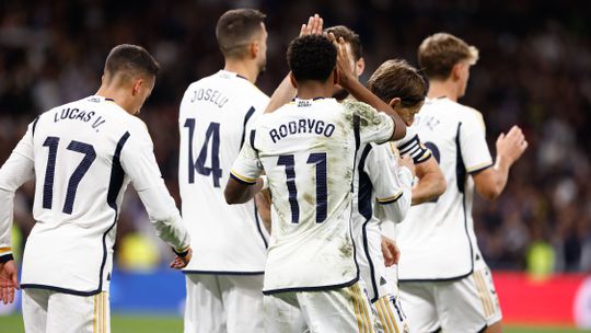 «Samba» no Santiago Bernabéu: dupla brasileira conduz Real Madrid a goleada sobre o Valência por 5-1