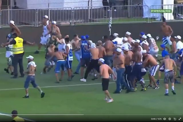 Futebol ou boxe? Violentos confrontos entre adeptos no Coritiba-Cruzeiro (vídeo)