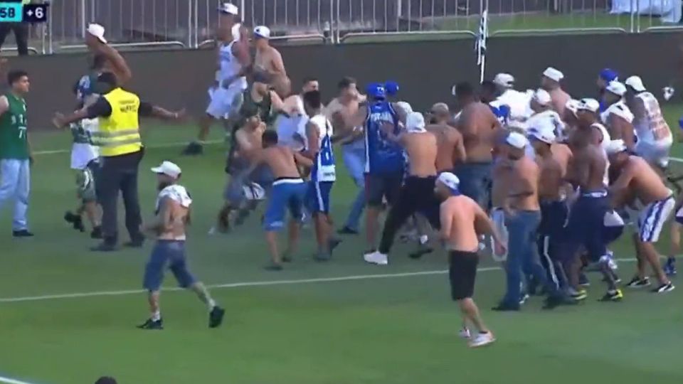 Futebol ou boxe? Violentos confrontos entre adeptos no Coritiba-Cruzeiro (vídeo)