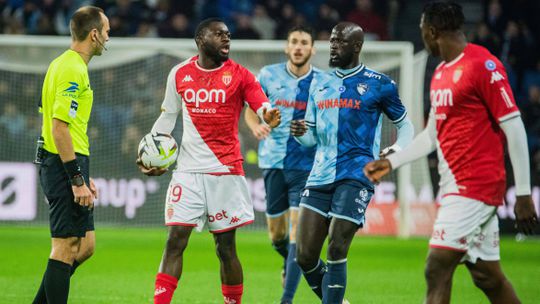 Mónaco empata com o Le Havre e deixa fugir o PSG