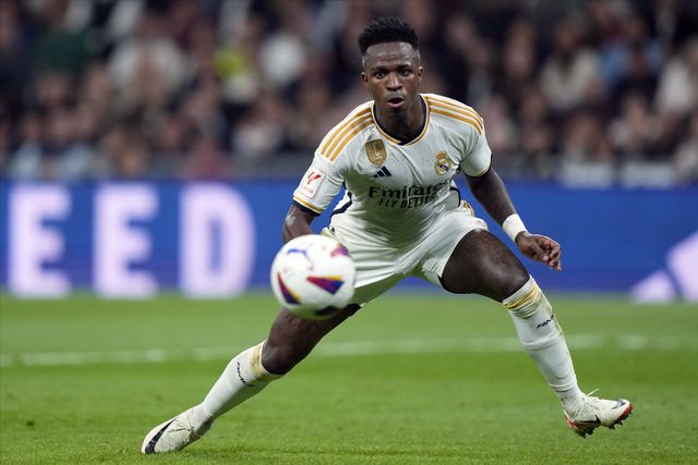 Vídeo: Vinícius Júnior responde ao racismo em Valência com golo com... o peito