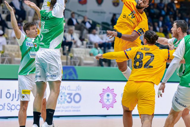 Luís Frade em grande, mas Barcelona falha final do Mundial de Clubes