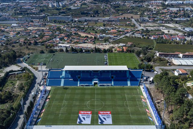 Vizela-Famalicão: rola a bola no dérbi minhoto