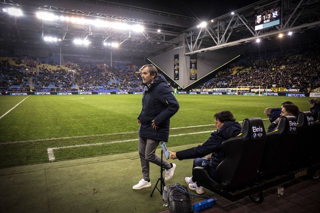 Phillip Cocu despedido do Vitesse