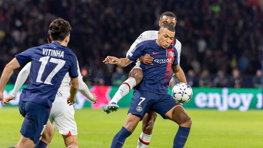 Hat-trick de Mbappé dá liderança ao PSG na Ligue 1