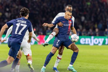 Hat-trick de Mbappé dá liderança ao PSG na Ligue 1