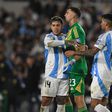 Cinco internacionais argentinos retidos no Brasil: «30 horas a passear»