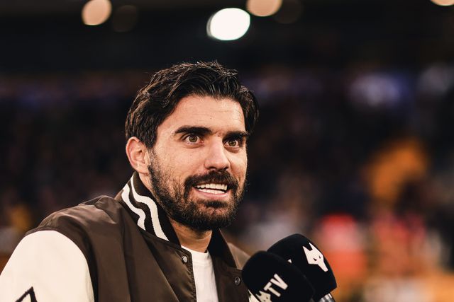 Rúben Neves regressou ao Molineux e foi recebido em festa (vídeo)