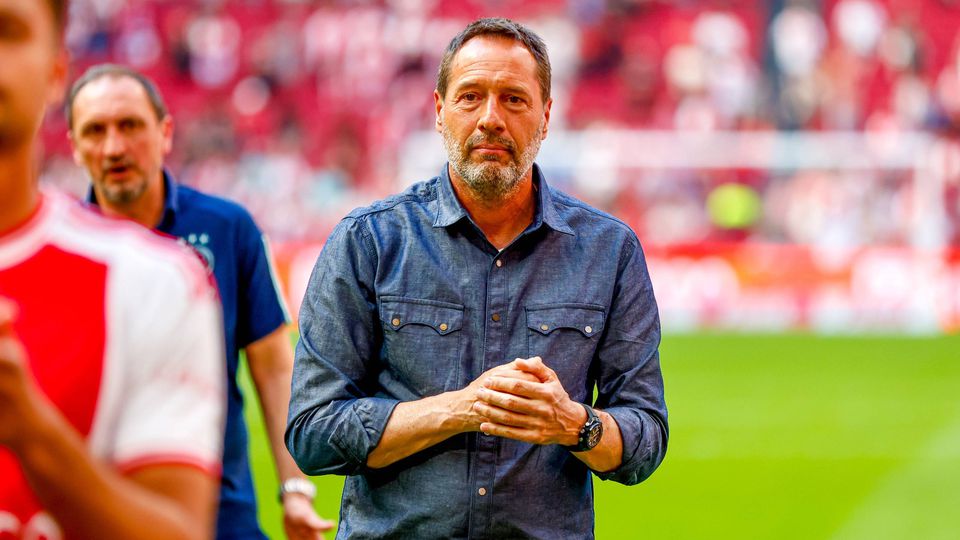 Oficial: John van’t Schip deixa o Ajax