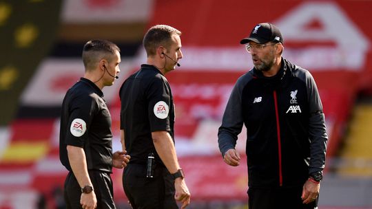 Árbitro inglês suspenso por insultar Liverpool e Klopp: «É um c*****»