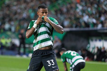 Arthur Gomes com a camisola do Sporting