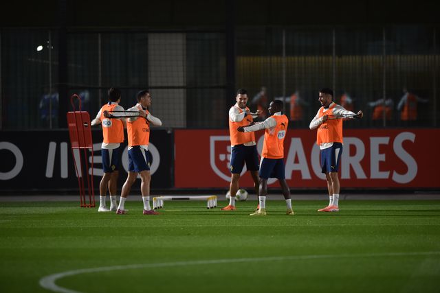 Carlos Forbs com Ronaldo, Dalot e Inácio - Foto: Miguel Nunes